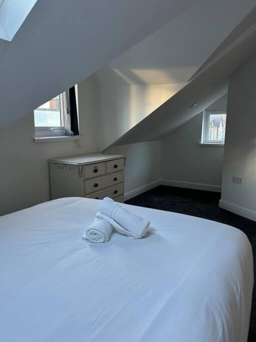 Ferienwohnung Large 4 Bed, Walking Distance To Centre - Sleeps 8 Cardiff Exterior foto